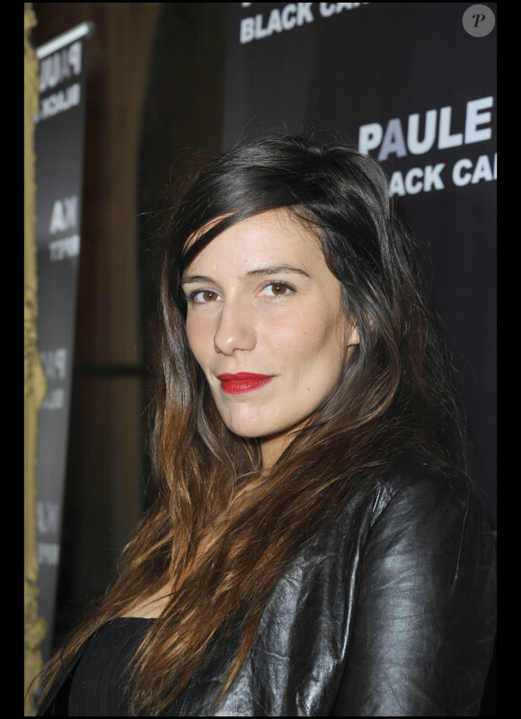 Zoé Félix à la présentation de la collection Black Carpet de la marque Paule Ka au Carmen à Paris, le 8 février 2011.