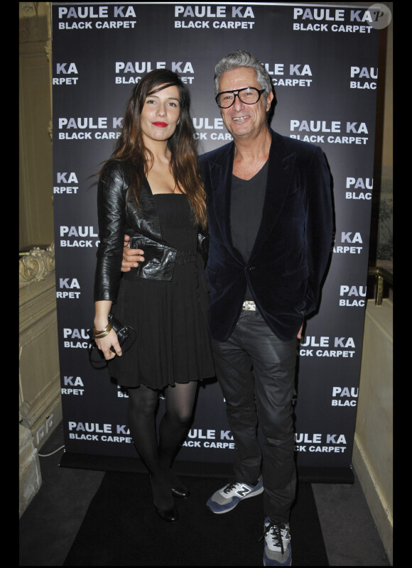 Zoé Felix et Serge Cajfinger (styliste pour Paule Ka) à la présentation de la collection Black Carpet de la marque Paule Ka au Carmen à Paris, le 8 février 2011.
