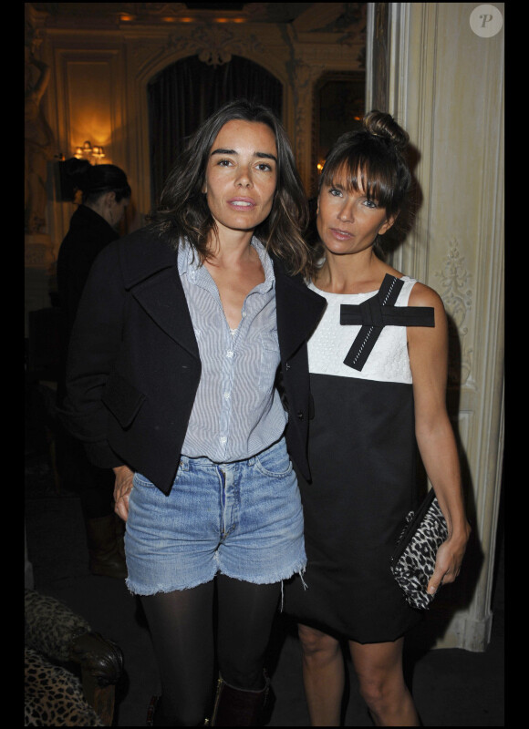 Elodie Bouchez et Axelle Laffont à la présentation de la collection Black Carpet de la marque Paule Ka au Carmen à Paris, le 8 février 2011.