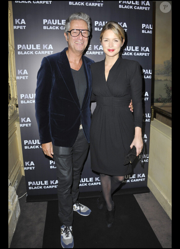 Virginie Efira et Serge Cajfinger (styliste de la marque Paule Ka) à la présentation de la collection Black Carpet de la marque Paule Ka au Carmen à Paris, le 8 février 2011.