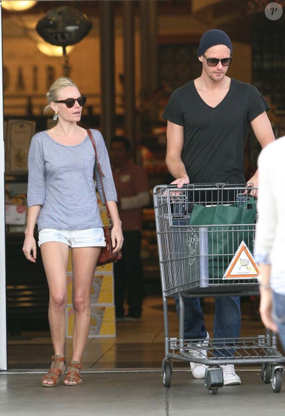 Kate Bosworth et Alexander Skarsgard font leur course à Los Angeles, le 5 février 2011