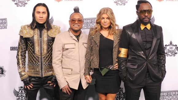 Des stars et une Ciara très décolletée au concert privé des Black Eyed Peas !