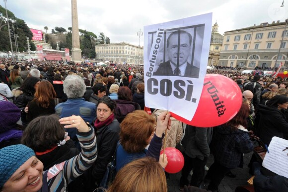 Des centaines de milliers de femmes ont défilé contre Silvio Berlusconi en demandant sa démission, à Rome, le 13 février 2011.