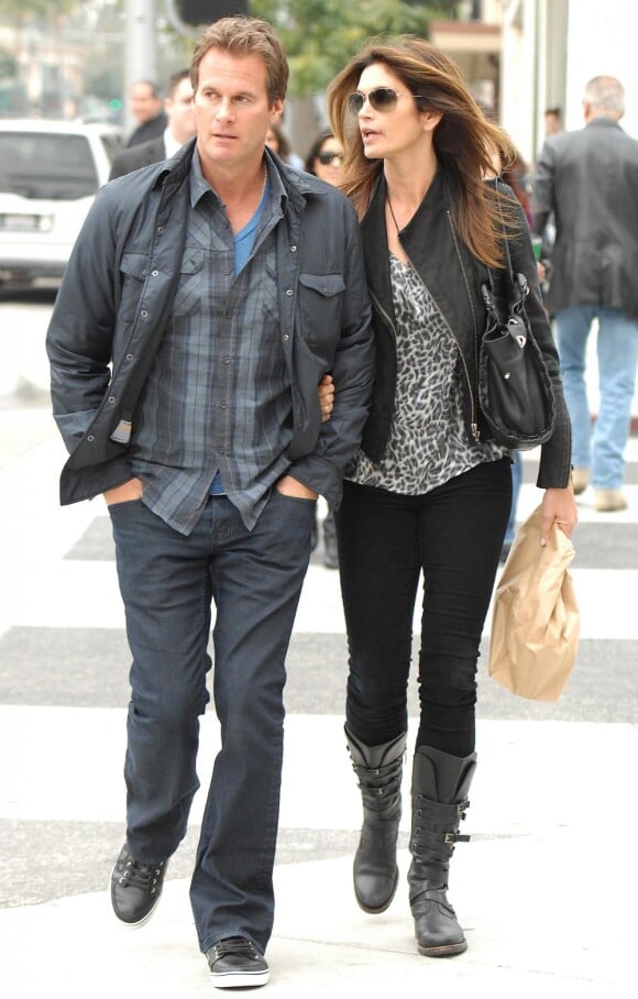 Cindy Crawford et son mari Rande Gerber vont déjeuner au restaurant Nate'n Al à Los Angeles, le 15 février 2011.