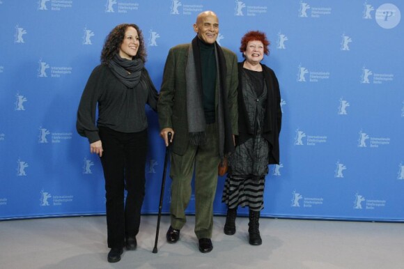 Le célèbre Harry Belafonte lors du 61ème festival international, sa fille Gina et Susan Rostock, réalisatrice du film (12 février 2011 à Berlin)
