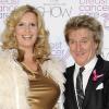 Rod Stewart et Penny Lancaster sont parents d'un petit Aiden né le 16 février 2011. Photos 3 octobre 2010.