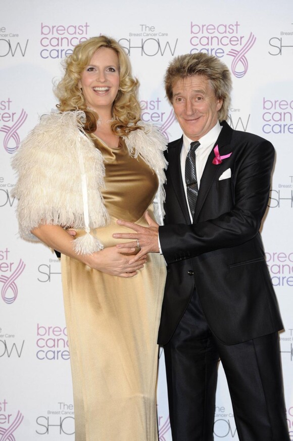 Rod Stewart et Penny Lancaster sont parents d'un petit Aiden né le 16 février 2011. Photos 3 octobre 2010.