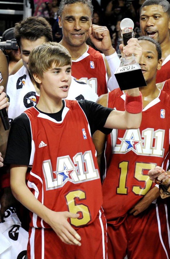 Justin Bieber participe au match du All-Star Celebrity Game, à Los Angeles, vendredi 18 février.