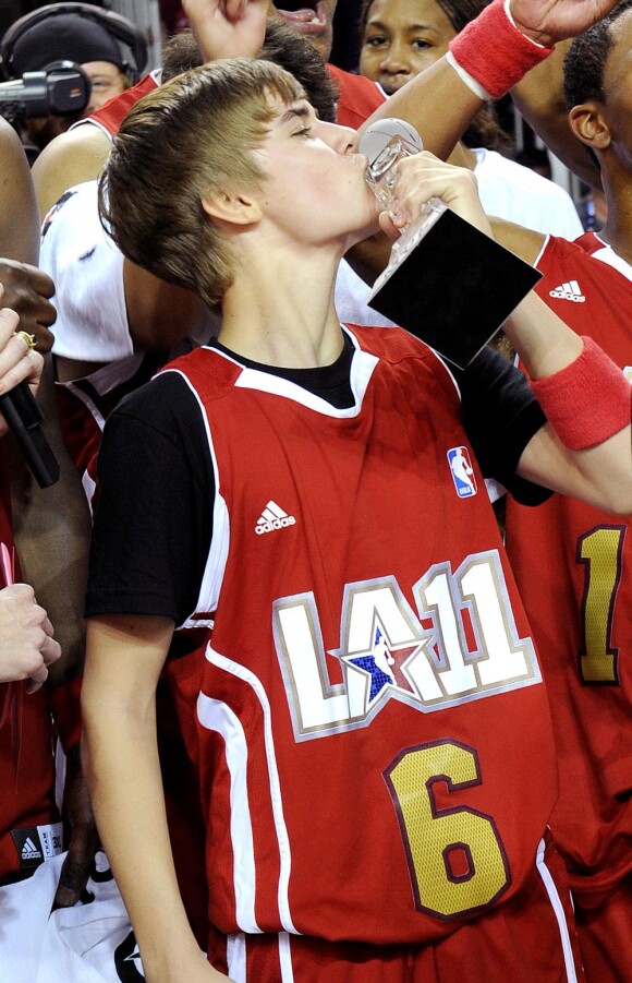 Justin Bieber participe au match du All-Star Celebrity Game, à Los Angeles, vendredi 18 février.