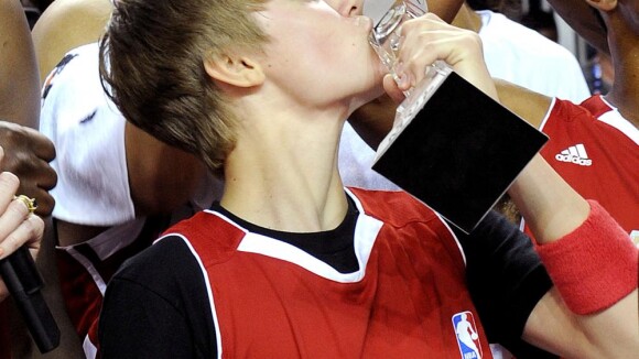 Justin Bieber : Maintenant, il conquiert la NBA devant les plus grandes stars !