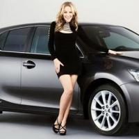 Kylie Minogue : Une égérie de luxe bien carrossée...
