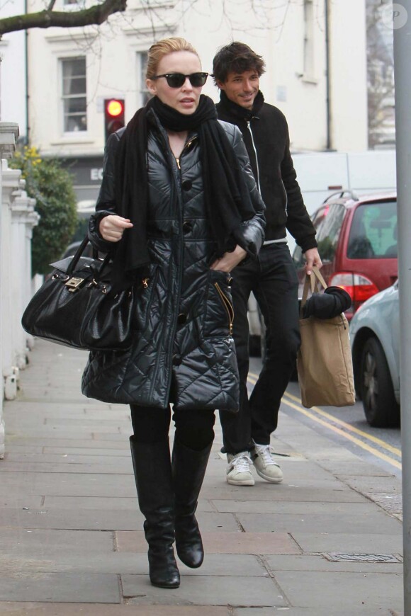 Kylie Minogue et Andres Velencoso, Londres, le 2 février 2011