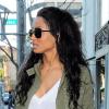 Ciara transporte ses chiens dans un sac Louis Vuitton à Beverly Hills le 22 février 2011