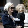 Ashlee Simpson était photographiée, vendredi 25 février, en compagnie de son fils Bronx Mowgli, deux ans, se rendant à l'épicerie Gelson's à Encino (Californie).