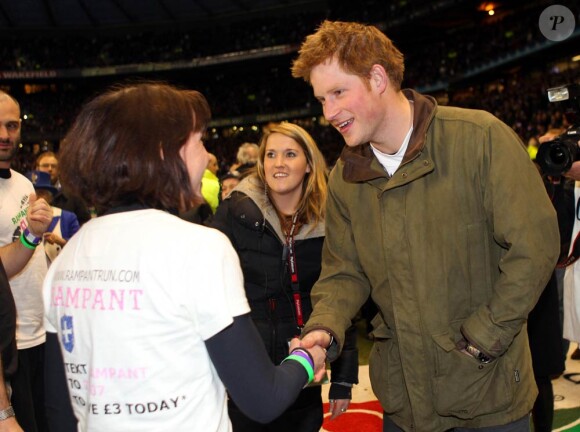 Le prince Harry, ici à Twickenham (avec sa cousine Zara Phillips) le 26 février 2011 lors de la rencontre Angleterre-France dans le Tournoi des VI Nations, revoit sa petite amie en pointillés Chelsy Davy ! Où en sont-ils vraiment ?