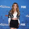 Jennifer Lopez passe la soirée avec les 13 finalistes d'American Idol au Grove à Los Angeles le 3 mars 2011