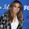 Jennifer Lopez passe la soirée avec les 13 finalistes d'American Idol au Grove à Los Angeles le 3 mars 2011