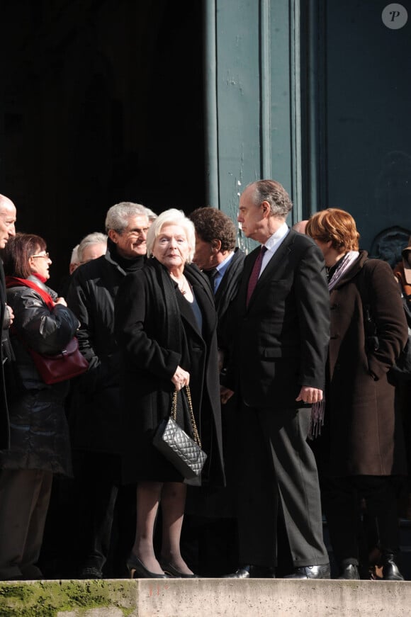 Frédéric Mitterrand quittant l'église Saint-Roch où se sont déroulées les obsèques d'Annie Girardot le 4 mars 2011 à Paris