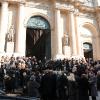 La sortie de l'église Saint-Roch où se sont déroulées les obsèques d'Annie Girardot le 4 mars 2011 à Paris