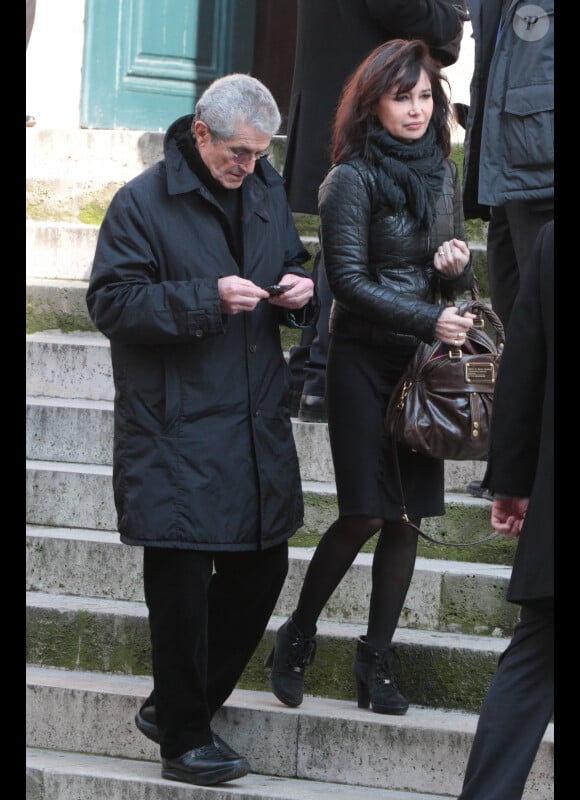 Claude Lelouch et Evelyne Bouix quittant l'église Saint-Roch à Paris où se sont déroulées les obsèques d'Annie Girardot le 4 mars 2011