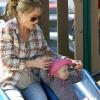 Rebecca Gayheart s'amuse avec sa petite Billie Beatrice (4 mars à Los Angeles)