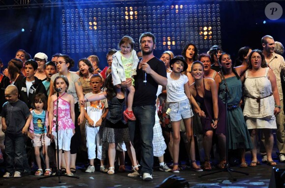Gala Tout le monde chante contre le cancer à Villeneuve-de-Rouergue, le 3 juillet 2010