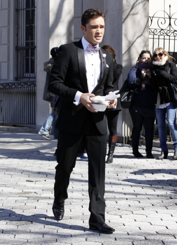 Ed Westwick sur le tournage de Gossip Girl à New York le 8 mars 2011