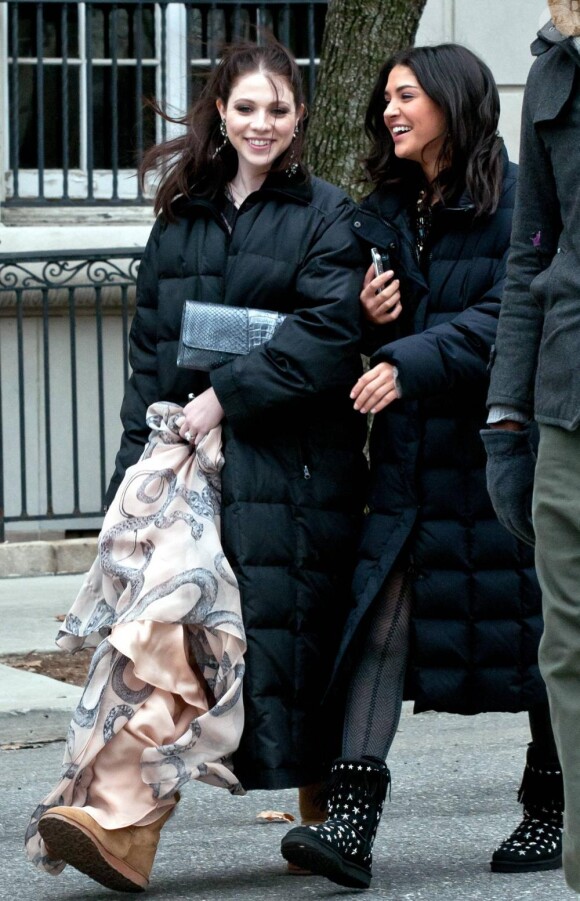 Michelle Trachtenberg et Jessica Szohr sur le tournage de Gossip Girl à New York le 8 mars 2011