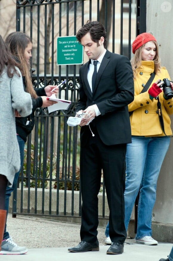 Penn Badgley sur le tournage de Gossip Girl à New York le 8 mars 2011