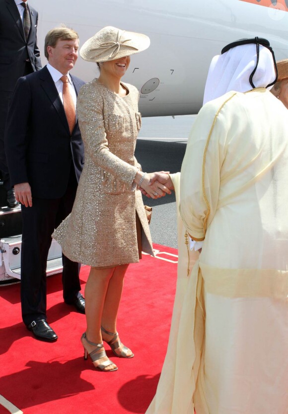La reine Beatrix, accompagnée de son fils le prince héritier Willem-Alexander et son épouse la très preppy princesse Maxima, en visite d'Etat au Qatar en mars 2011 (le 9).
