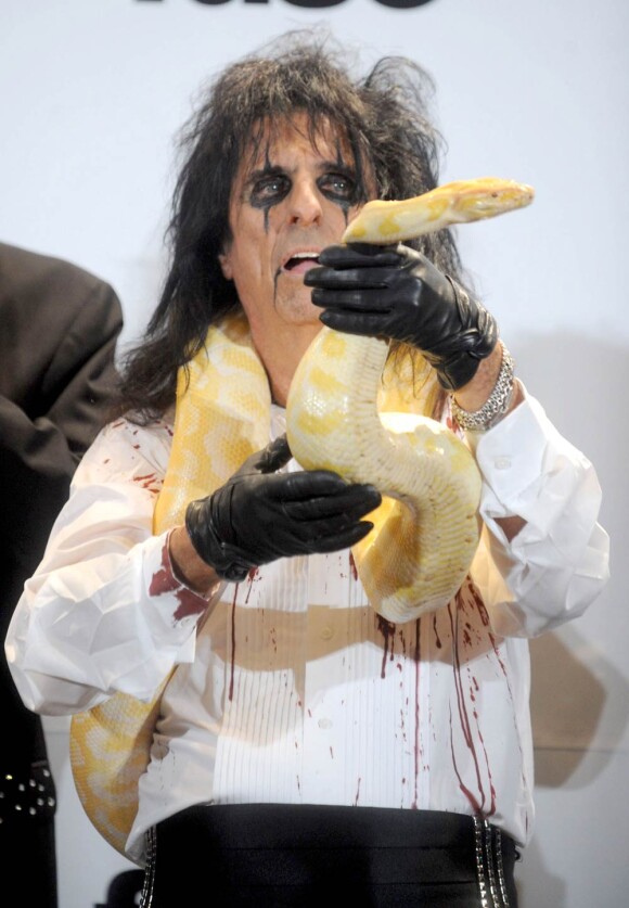 La cérémonie d'intronisation des nouveaux membres intégrés au Rock and Roll Hall of Fame, le 14 mars 2011, a notamment été marquée par la performance horrifique - évidemment - d'Alice Cooper (photo).