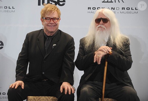 La cérémonie d'intronisation des nouveaux membres intégrés au Rock and Roll Hall of Fame, le 14 mars 2011, a notamment été marquée par la performance horrifique - évidemment - d'Alice Cooper. Photo : Elton John et Leon Russell.