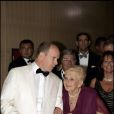 Le prince Albert, et sa tante, la princesse Antoinette de Monaco, lors du Gala de la Croix-Rouge monégasque en 2005.
