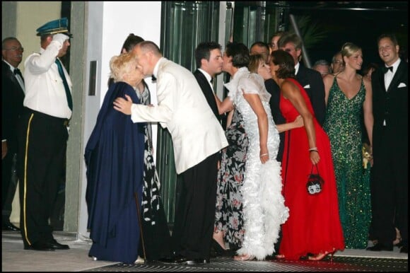 Le prince Albert et sa tante, la princesse Antoinette de Monaco, lors du Gala de la Croix-Rouge monégasque en 2006.