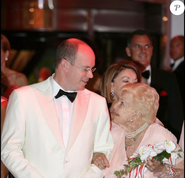 Le prince Albert et sa tante, la princesse Antoinette de Monaco, lors du Gala de la Croix-Rouge monégasque en 2007.