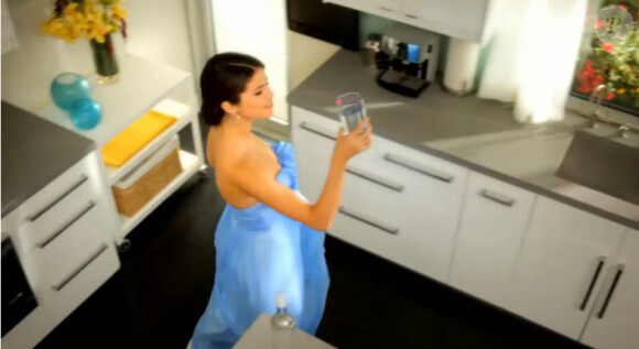 Selena Gomez dans la pub pour le projet Tap Water de l'Unicef