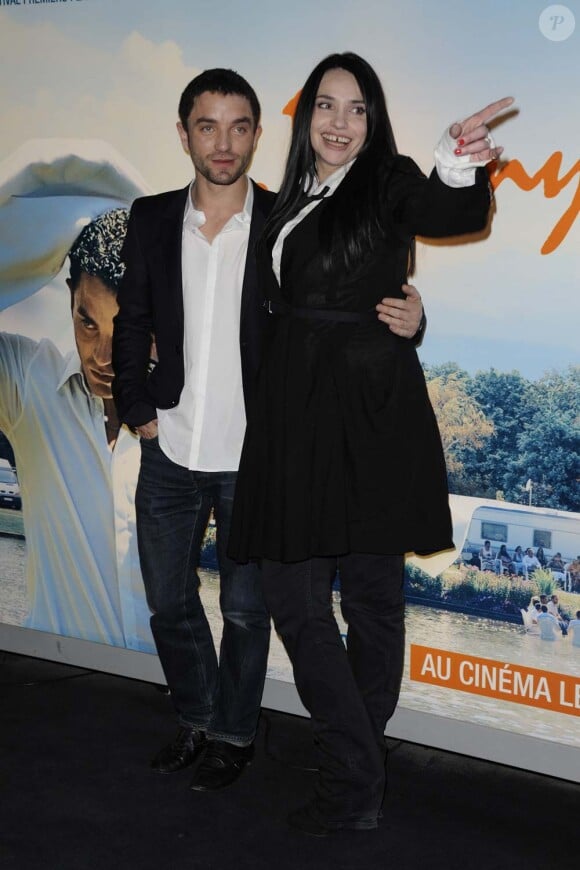 Béatrice Dalle et Guillaume Gouix, son partenaire dans Jimmy Rivière, à l'avant-première du film à Paris, le 7 mars 2011.