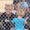 Britney Spears et Jason Trawick, son petit ami, assistent à un match de Sean Preston, le fils de Britney, à Los Angeles, samedi 19 mars.