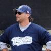 Kevin Federline est le coach de baseball de son fils Sean Preston, à Los Angeles, samedi 19 mars.