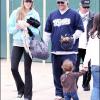 Britney Spears et Jason Trawick, son petit ami, assistent à un match de Sean Preston, le fils de Britney, à Los Angeles, samedi 19 mars avec son ex Kevin Federline et sa nouvelle chérie...