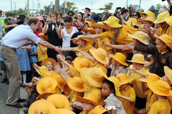 Le prince William en visite en Australie, fin mars 2011. Le petit-fils de la reine Elizabeth II a apporté son soutien aux sinistrés des inondations du Queensland et du passage du cyclone Yasi.