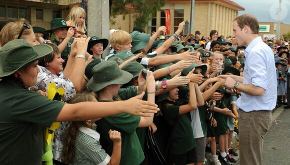 Le prince William en visite en Australie, fin mars 2011. Le petit-fils de la reine Elizabeth II a apporté son soutien aux sinistrés des inondations du Queensland et du passage du cyclone Yasi.