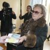 Bernadette Chirac vote au premier tour des cantonales à la mairie de Sarran (canton de Corrèze), le 20 mars 2011.