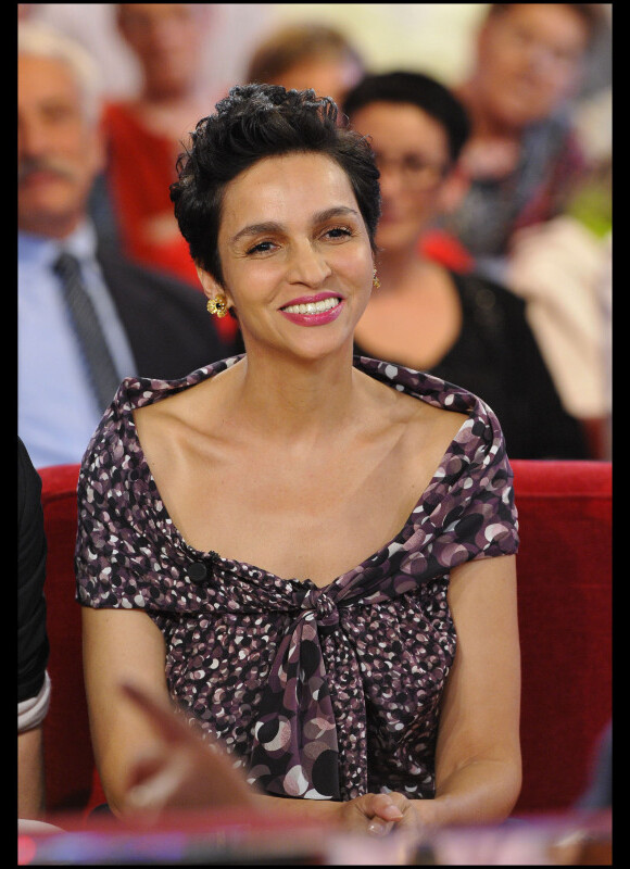 Farida Khlefa lors de l'enregistrement de l'émission Vivement Dimanche diffusée le 27 mars 2011, dédiée à Inès de la Fressange