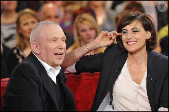 Jean-Paul Gaultier et Inès de la Fressange lors de l'enregistrement de l'émission Vivement Dimanche diffusée le 27 mars 2011, dédiée à Inès de la Fressange