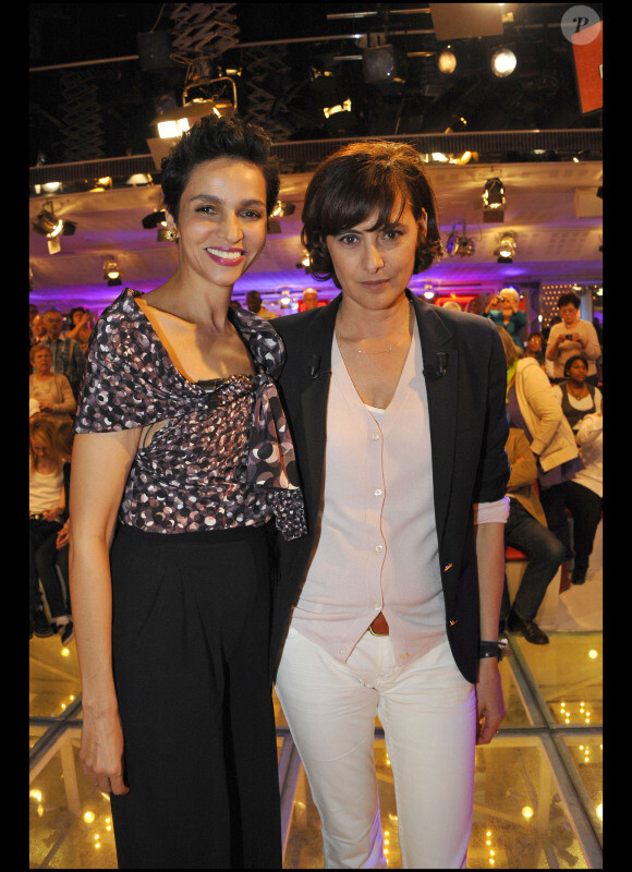 Farida Khelfa et Inès de la Fressange lors de l'enregistrement de l'émission Vivement Dimanche diffusée le 27 mars 2011, dédiée à Inès de la Fressange