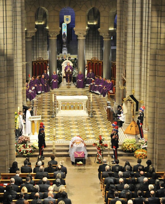 La cathédrale Notre-Dame-Immaculée de Monaco accueillait jeudi 24 mars 2011 la messe d'obsèques de la princesse Antoinette, décédée dans la nuit du 17 au 18 mars au centre hospitalier Princesse Grace.