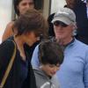 Richard Gere en vacances à Punta Del Este avec sa femme et son fils le 25 mars 2011 provoque une émeute !