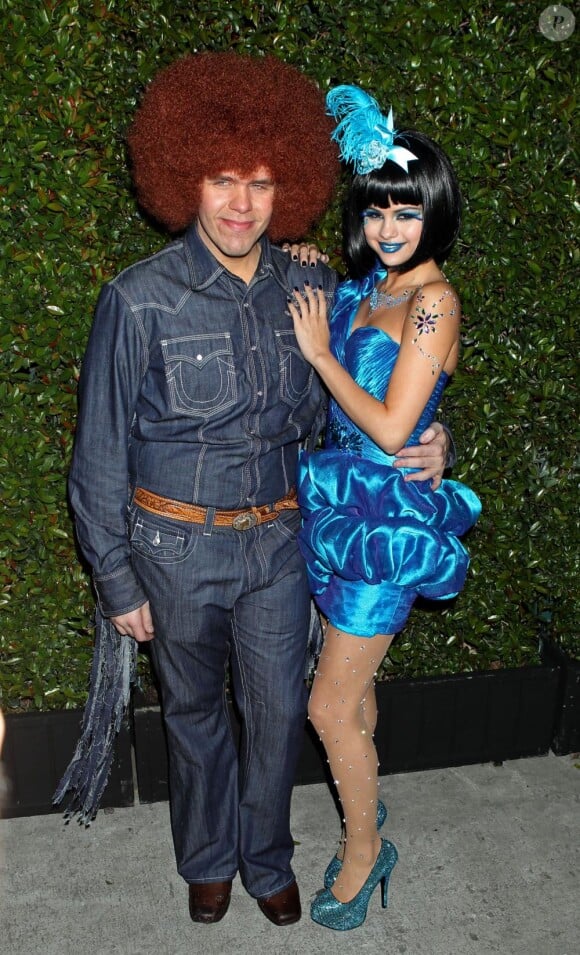 Perez Hilton et Selena Gomez lors de la soirée bleue organisée par Perez Hilton pour son 33e anniversaire le 27 mars 2011 à L.A