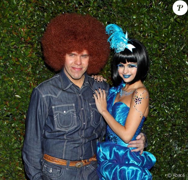 Perez Hilton et Selena Gomez lors de la soirée bleue organisée par Perez Hilton pour son 33e anniversaire le 27 mars 2011 à L.A